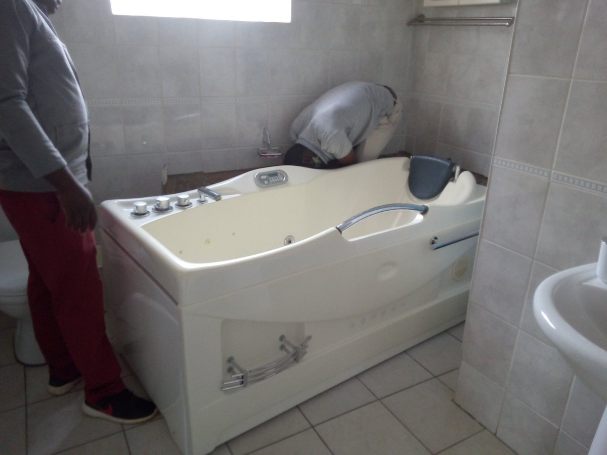 experts_fibre's tweet photo. We do manufacturing, repair and maintenance of #BathTubs #Jacuzzi #HotTub #PoolSpar we might help a friend in the neighborhood, plis RT๐
#WeLoveFibreglass
#WeExperts
#PushaBw
#FibreExperts
@rtBotswana @CEDA_BW @Botsa_LEA @UnpluggedBW @OfficialBrandBW @GlobalExpo_BW https://t.co/WM9bXzhFGG
