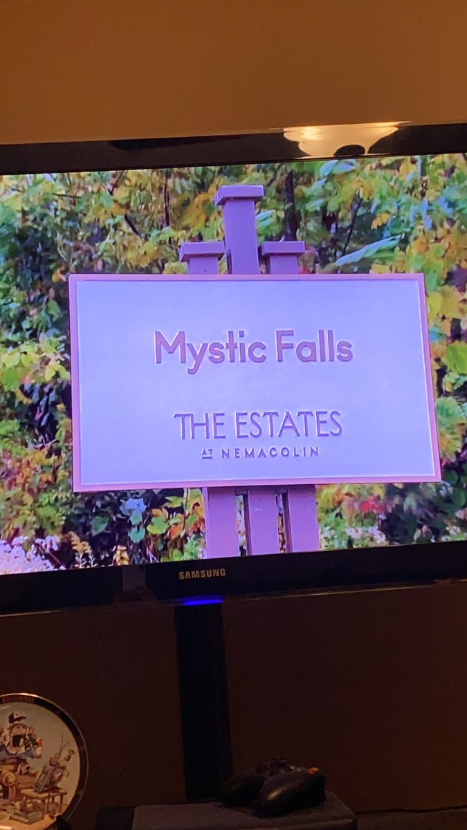 bridgetfrostt's tweet photo. matt is a vampire confirmed, the open eyes kissing was the first clue #thebachelor https://t.co/CUt7AohaD0