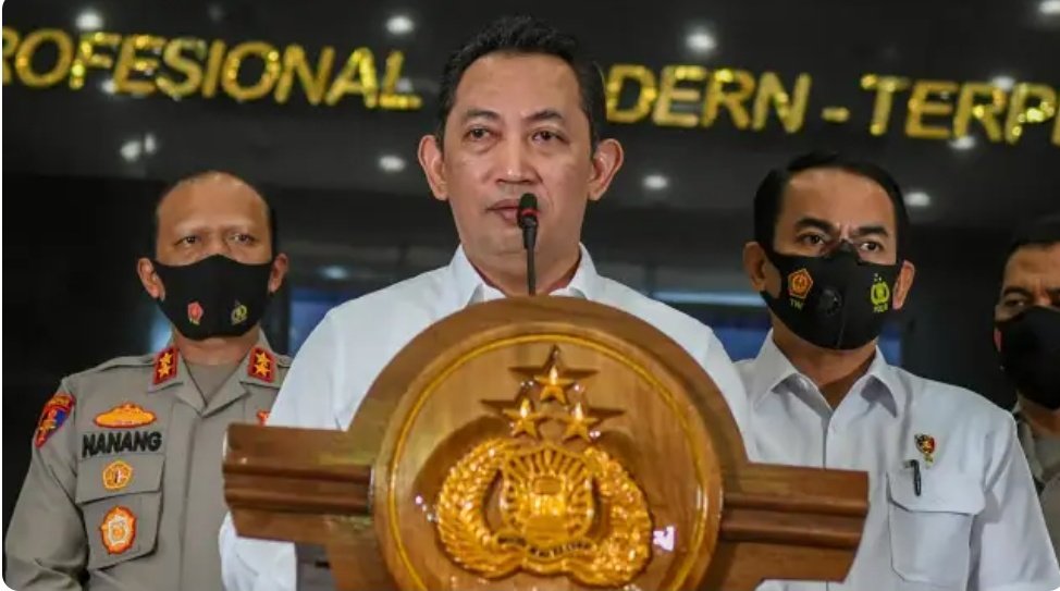 1. Listyo Sigit Prabowo cakapolri yang kristianiby. Erizeli Jely Bandaro