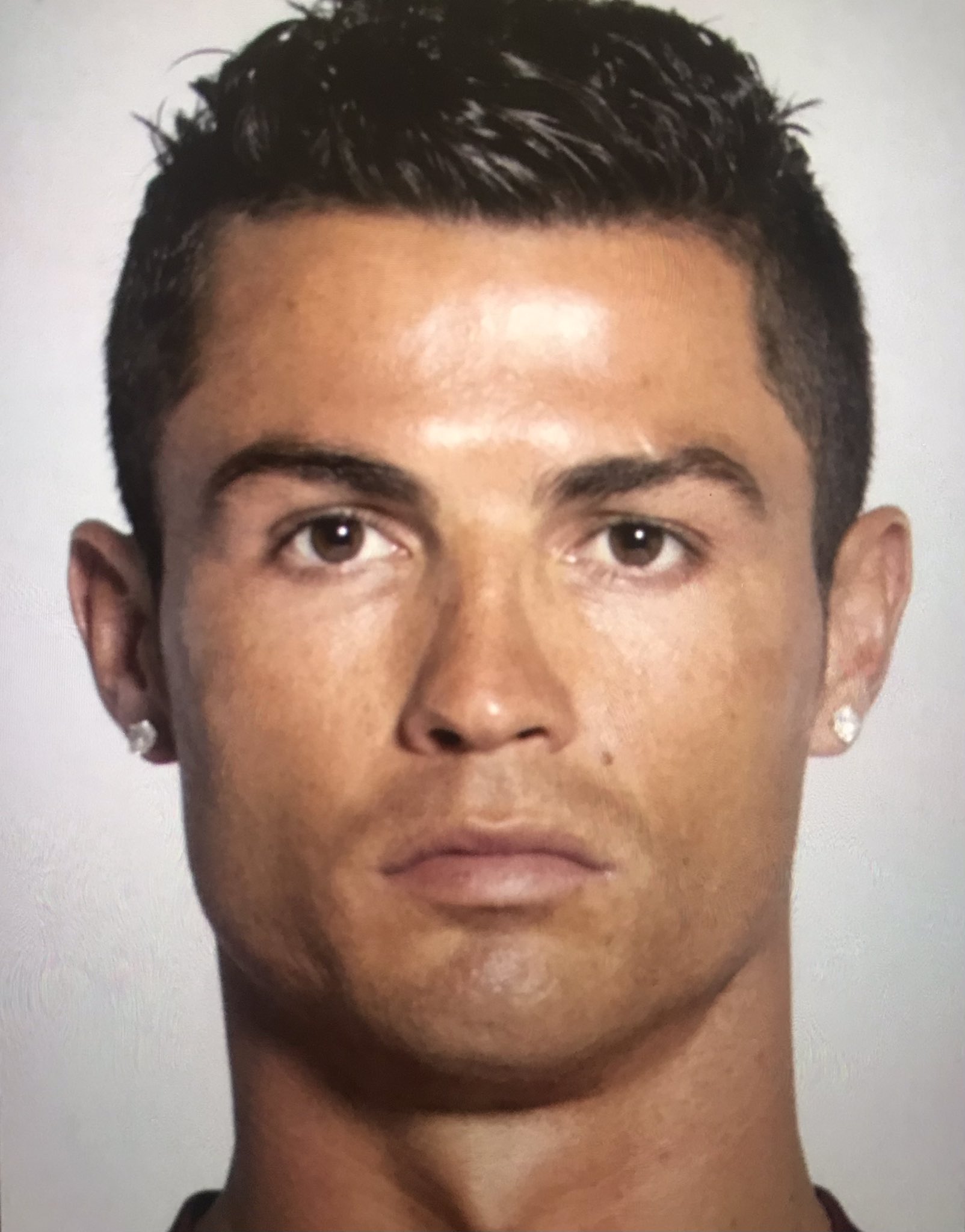 メイリン 美齢 ロナウドのピアス姿は何度見ても素敵すぎる 腕時計も超豪華だし 自分も15歳以来 ずっとピアス してる ロナウドほど大きくないが ダイヤのピアスもしていたが裏側の留金が甘いと無くなる それで今は18kのループ型をしてる 写真2枚目照