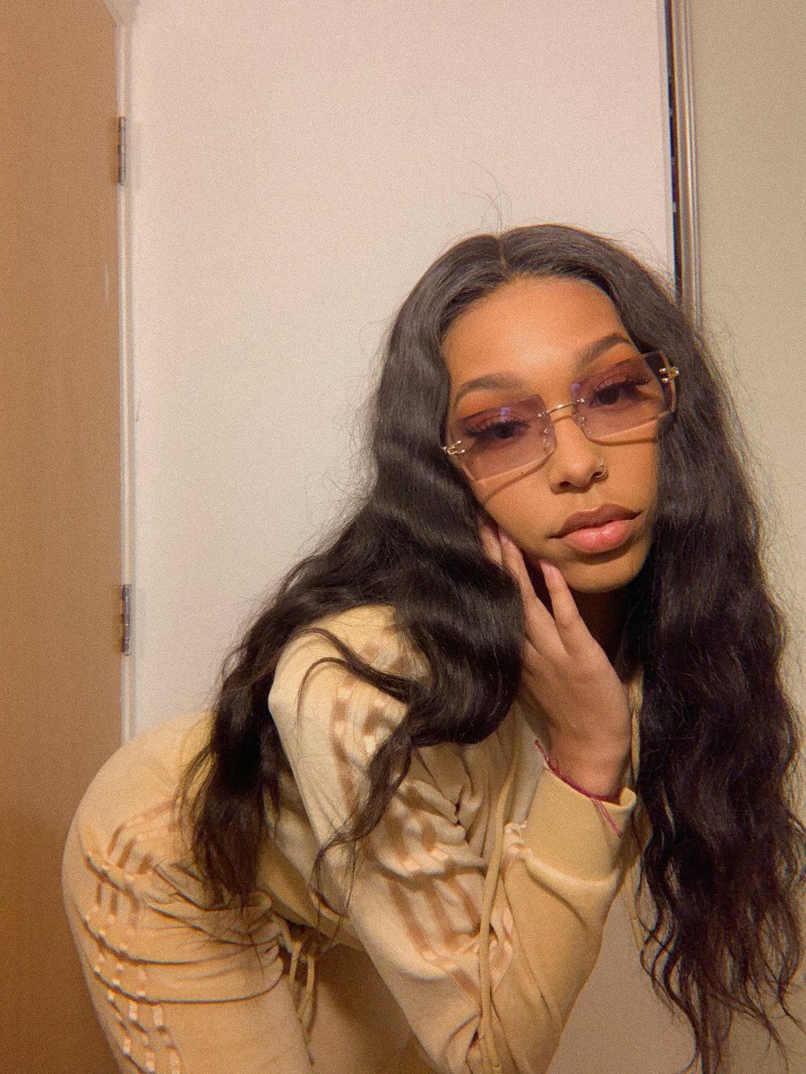 alanamariaxo's tweet image. happy 20th birthday to me!🥂🤎