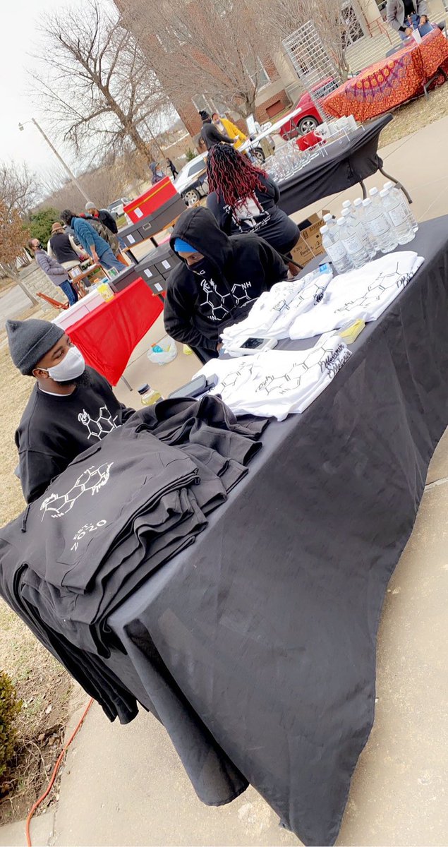 richmelaninh2o's tweet photo. MLK day at the Skyline Mansion was a success!!!!! Big thanks to @felixjones28 for this opportunity! #blackwallstreet #1921 #MLK #BlackOwnedBusinessthread #alkalinelifestyle #drinkmoreh2o #richmelanin https://t.co/phq4wRsdT3