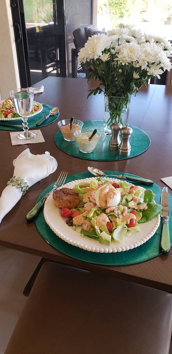 cindypaur's tweet photo. Lunch with a life long dear girl friend. We were careful not to sit too close! https://t.co/6vYByKlTQY
