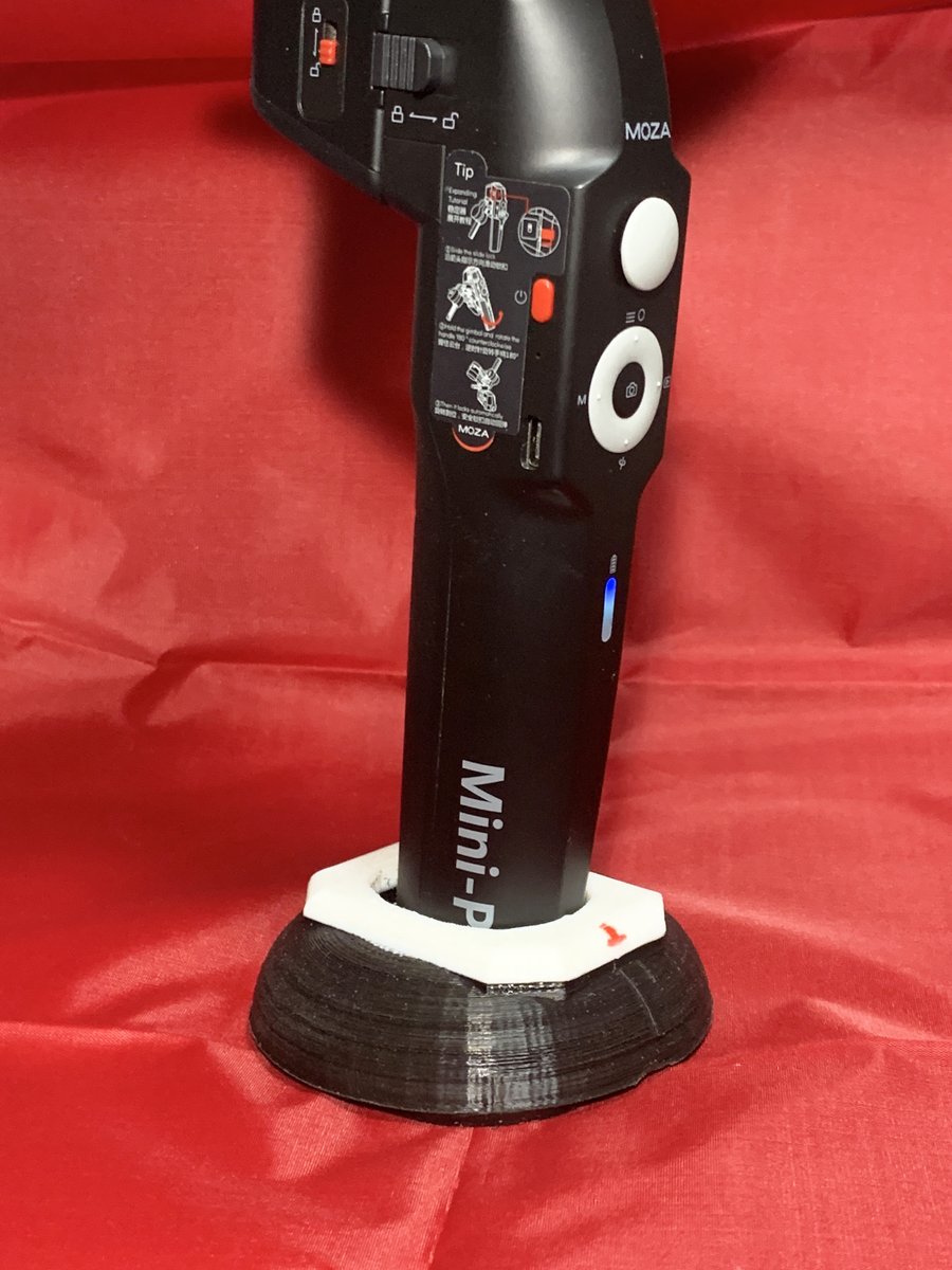 intertechkawa's tweet photo. 二年前に自作した #OsmoMobile2平置きマウント・・・形状ほぼ同じだった。少しの面取りしたら共有できた。「1/4ネジ」穴も長穴にした。
#ジンバル #Gimbal #Gudsen #MOZA #Mini_P #DJI #OsmoMobile2 #3Dプリンター #スマホ動画 #smartphonevideo #スマホ動画編集 #smartphonevideoediting https://t.co/eZVgttTCwY