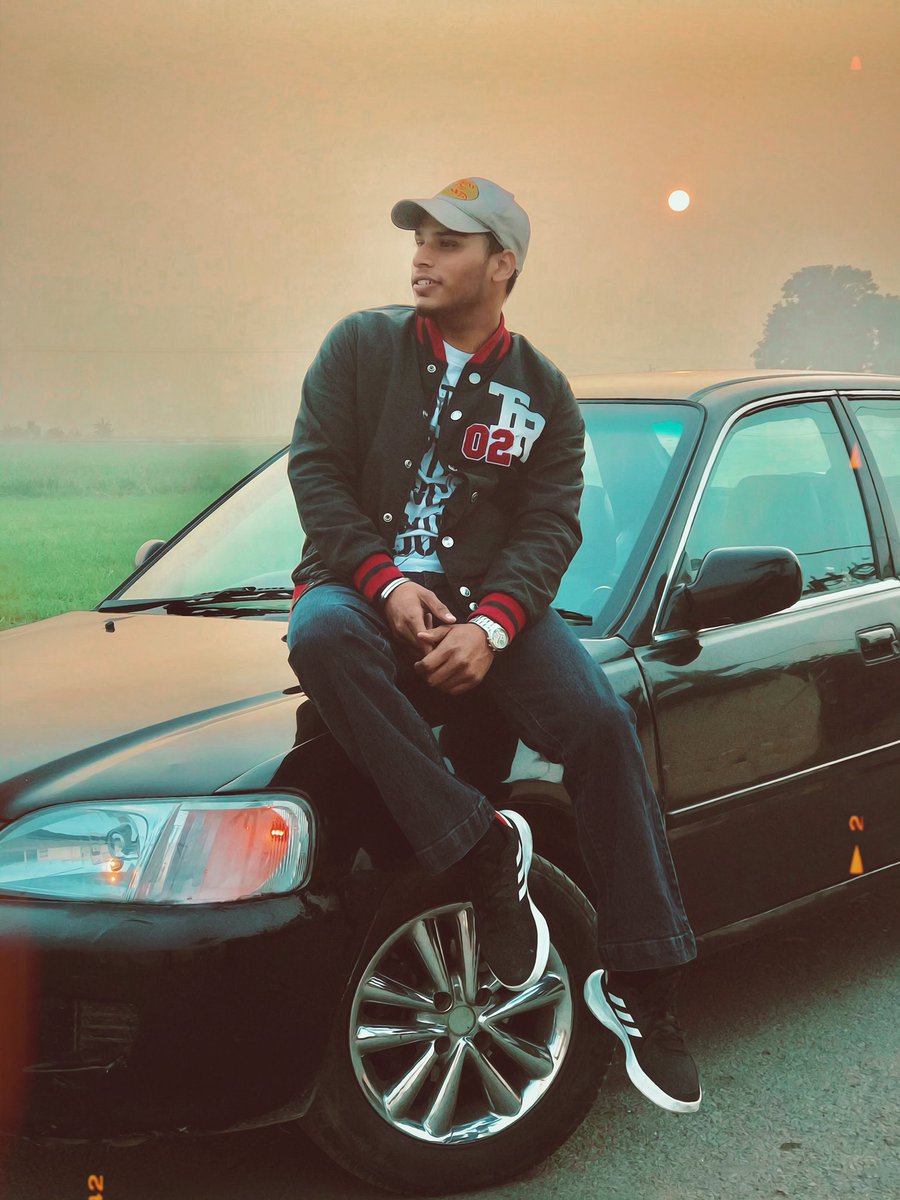 PARAM13082002's tweet photo. THOUGHT MILDE NA HATH KIU MILAA LIYEE ? 🌪💥 #OldSchool #vintage #Twitter #itsyourboy https://t.co/IY9LYvmf5y