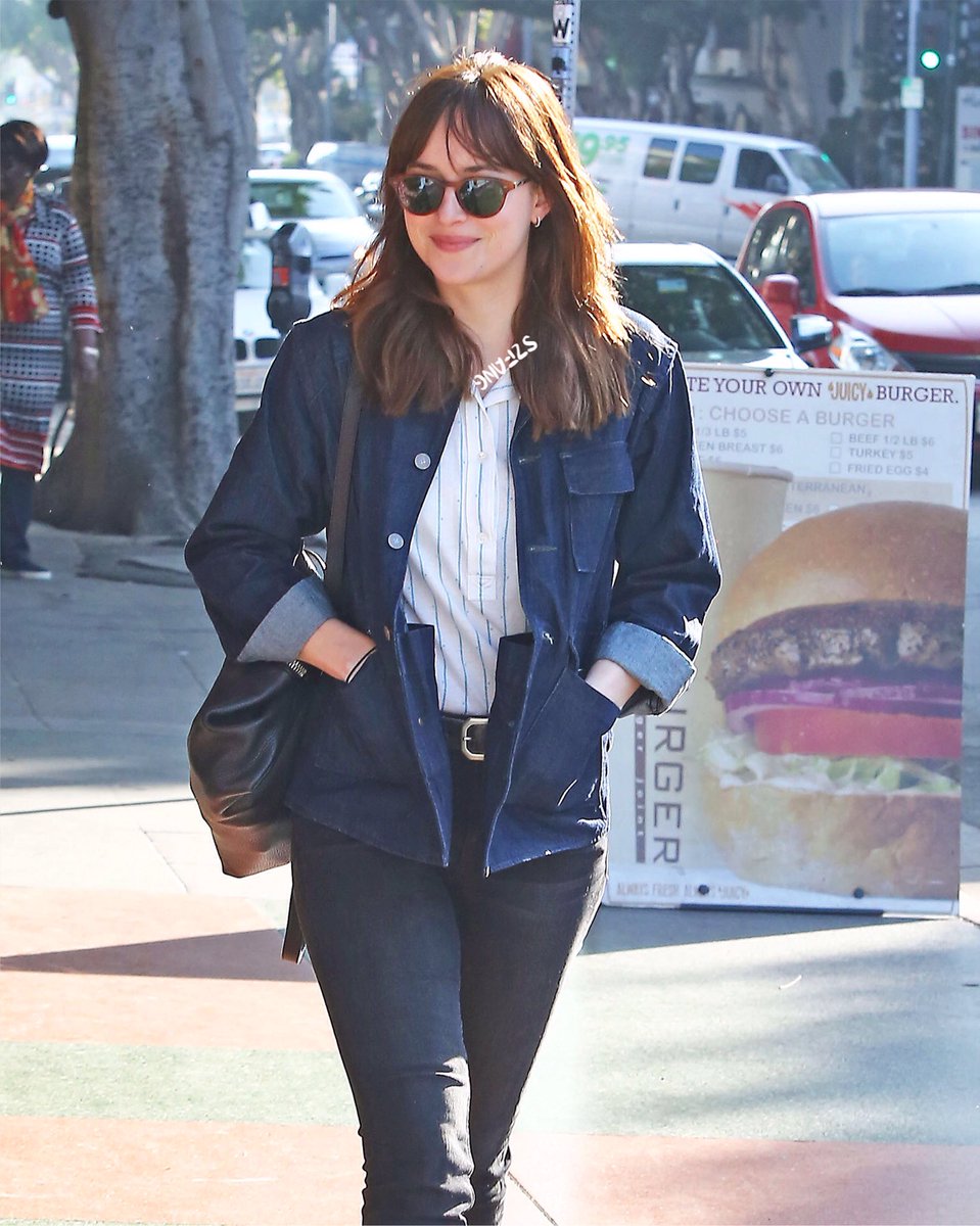 Tzu_5911's tweet photo. Throwback to 6 years ago,
#DakotaJohnson with her brother #AlexanderBauer in Los Feliz
January 19, 2015 https://t.co/tmDlS6iHq6