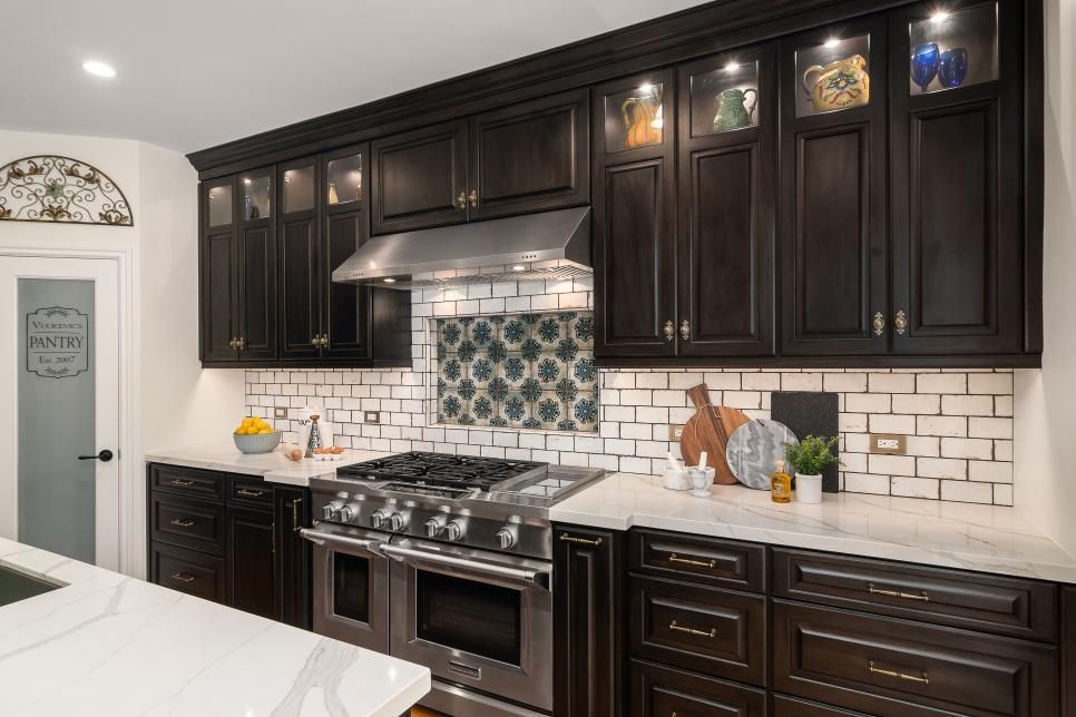 KsiCuisine's tweet photo. Open-Concept Black and White Kitchen With Old World-Inspired Details
https://t.co/XaXnroSIen
#moderncabinets #renovation #montreal #mtllifestyle #mtllife #kitchensofinstagram #woodworking #capentry #construction #custombuilt #handmadewood #carvingwood #blackfridy https://t.co/bKvAOydo8S