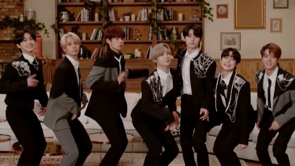 jungwonsyeobo's tweet photo. Enhypen's Best Pose. https://t.co/SmJdroQXFJ