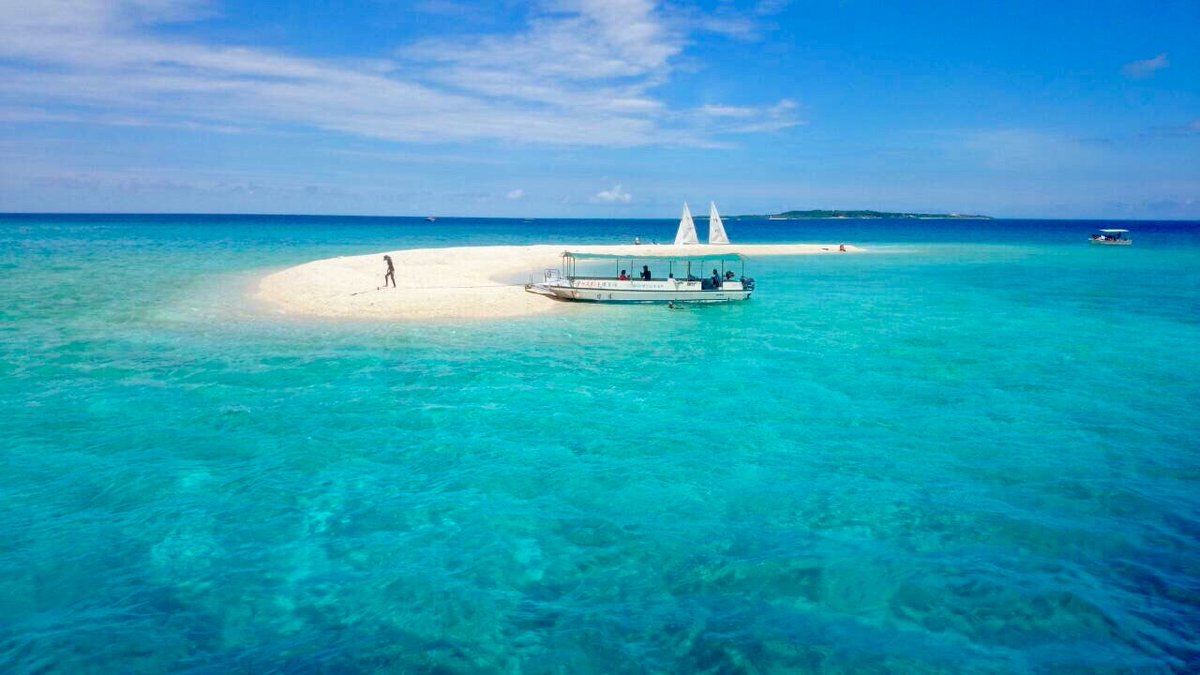 オリオンビール 公式 西表島の近くにあるバラス島 奇跡の島と呼ばれるこの島 は サンゴ礁のかけらでできた数十メートルしかない小さな無人島 満潮時には海にほぼ隠れてしまいます 以前サザンスターのcm撮影も行われました いつの日か この島の上に立って