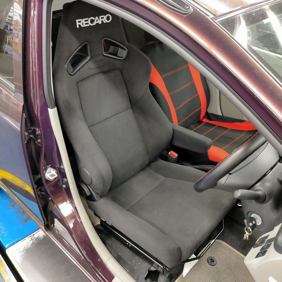 スーパーオートバックスかしわ沼南 今日はレカロシート装着のご紹介 ミライースにsr 7fにアームレスト付き 座面がフラットなのでホールド感は少ないですが乗り降りが凄く楽 レカロ レカロシート ミライース Sr 7 アームレスト フラット 快適
