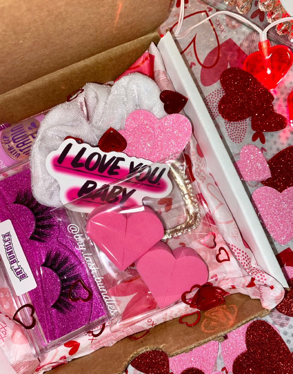 BrysBundlez's tweet photo. Check out our Mini Valentines Day Bundle Box for ONLY 15$$ 💋✨💋✨💋✨ Already posted on site link is in bio🥰🗣 Treat yourself ladies so your man can get the hint you want another one 😘 https://t.co/zquUnBK9uO