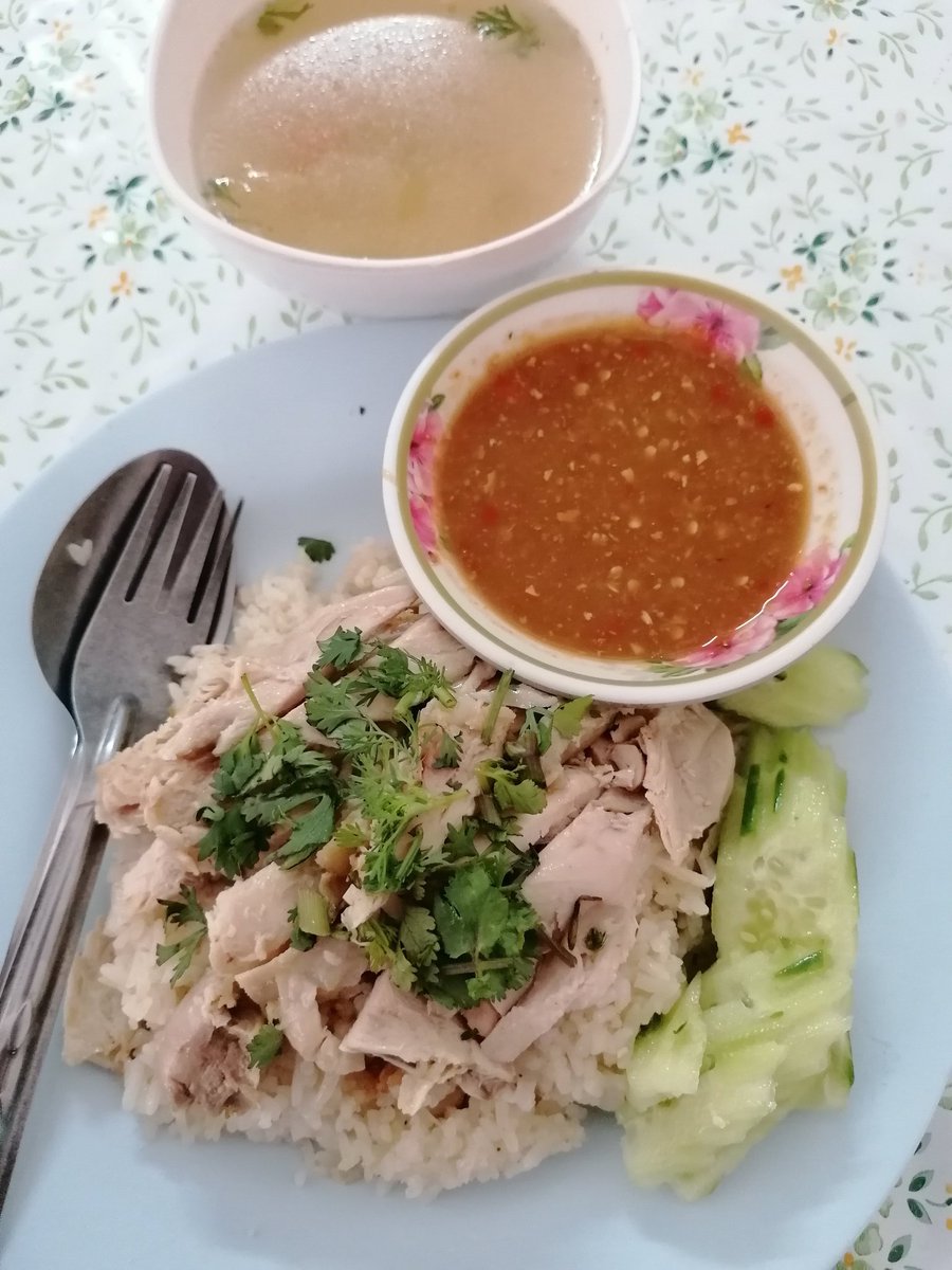 KedInd54's tweet photo. กินข้าวมันไก่ ยังไงไม่อ้วน?
#มื้อเที่ยงวันนี้
#สไตส์เลดี้เองจ้า
#ขอสูตรได้นะคะปรึกษาฟรี
#กินเป็นก็ผอมได้ #อาหารคนผอม 
#เรื่องผอมไวไว้ใจเลดี้เกด #แคปชั่นคนอ้วน https://t.co/q5qyp5vYP6