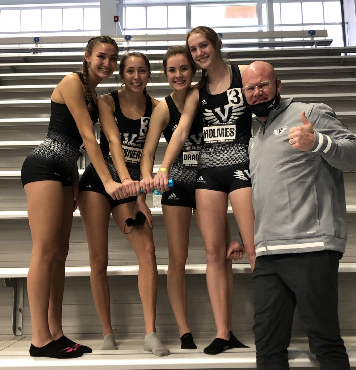 US #6 4x200m Relay⚡️ <a href="/camillepeisner/">Camille Peisner</a> <a href="/kyliebahr/">kylie bahr</a> @valorsportsnet <a href="/VAShowcase/">VAShowcase</a>