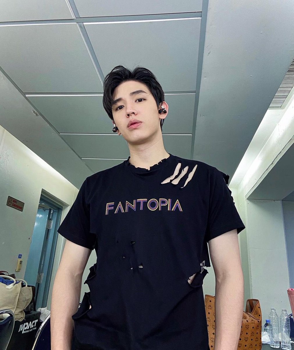 hourlyntt's tweet photo. hello! this is a new hourly account dedicated for new thitipoom. please help retweet and follow to show some supports🐻‍❄️💕 

#newwiee https://t.co/uqWkCajfXJ