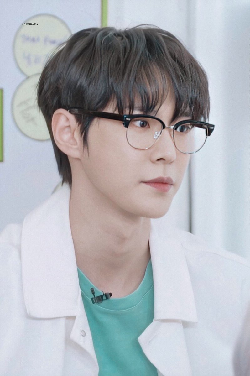 โดยองใส่แว่นมันทำไมหรอ