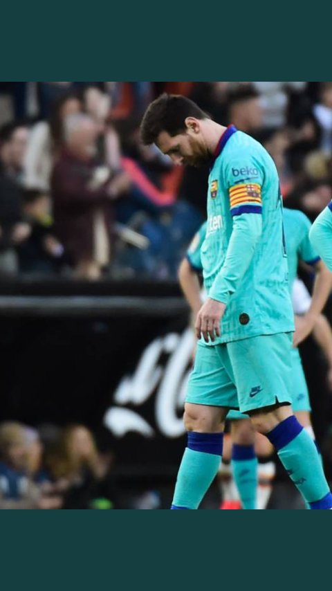 SilverioPlatea1's tweet photo. Será posible que alguien me diga, qué es lo que tanto busca messi en el terreno de juego?
@ESPN_FDJ 
@jotajordi13 
@jpedrerol 
@cristobalsoria 
@quimdomenech 
@Bipolardo 
@aagulla_espn 
@Chelemolina 
@Faitelson_ESPN 
@EduAguirre7 
@JorgeRamosFUT https://t.co/xZBl1c0riL