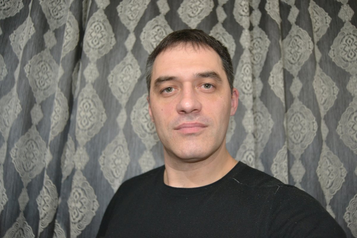 Электрик из Ульяновска ​Сергей Безруков спас мужчину, который провалился в полынью на реке Свияга во время катания на коньках priderussia.ru/spasenie/elekt…