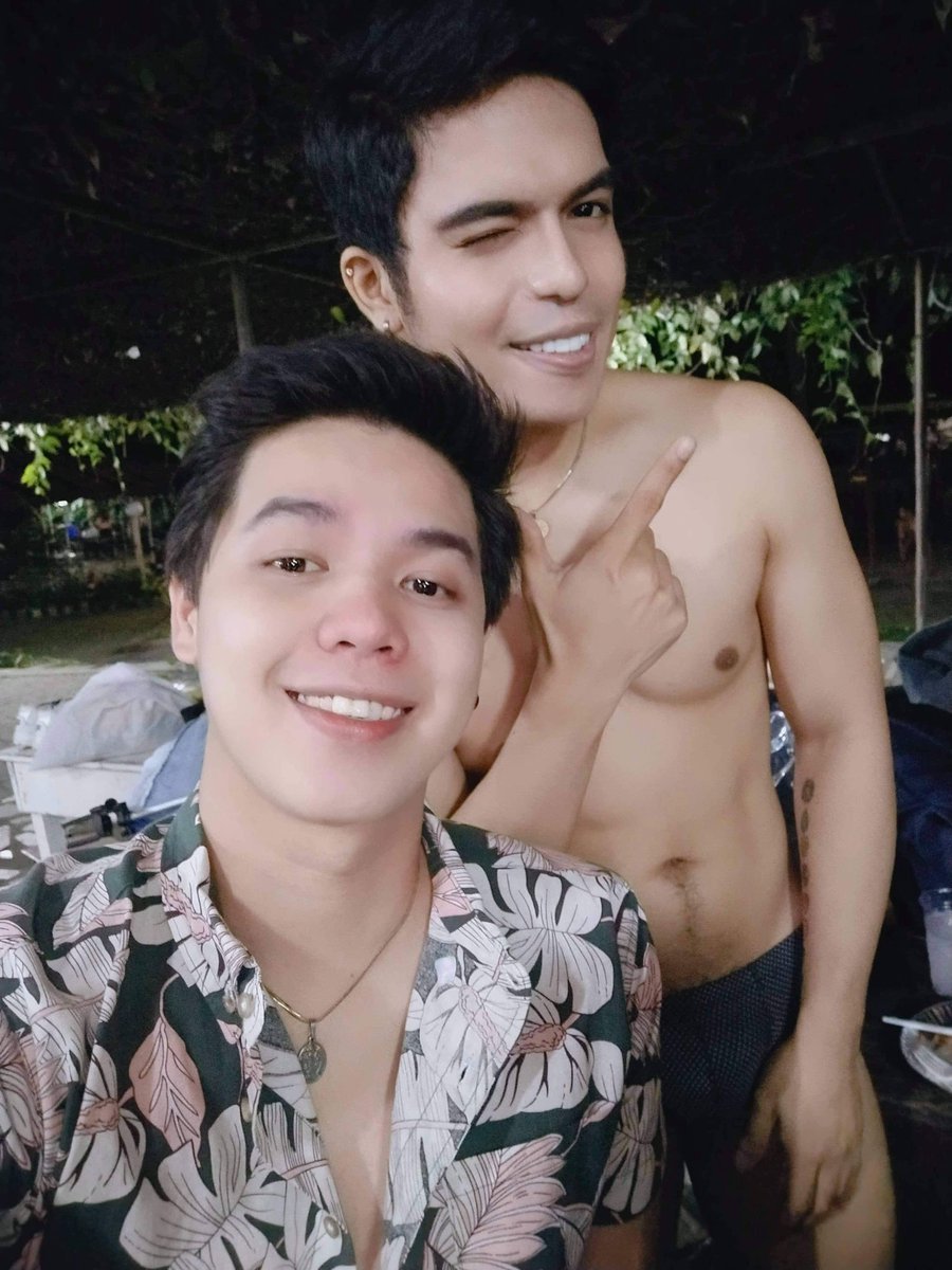 mew_castillo's tweet photo. Spending time with friends :) 
Miming https://t.co/CZB79cIasT