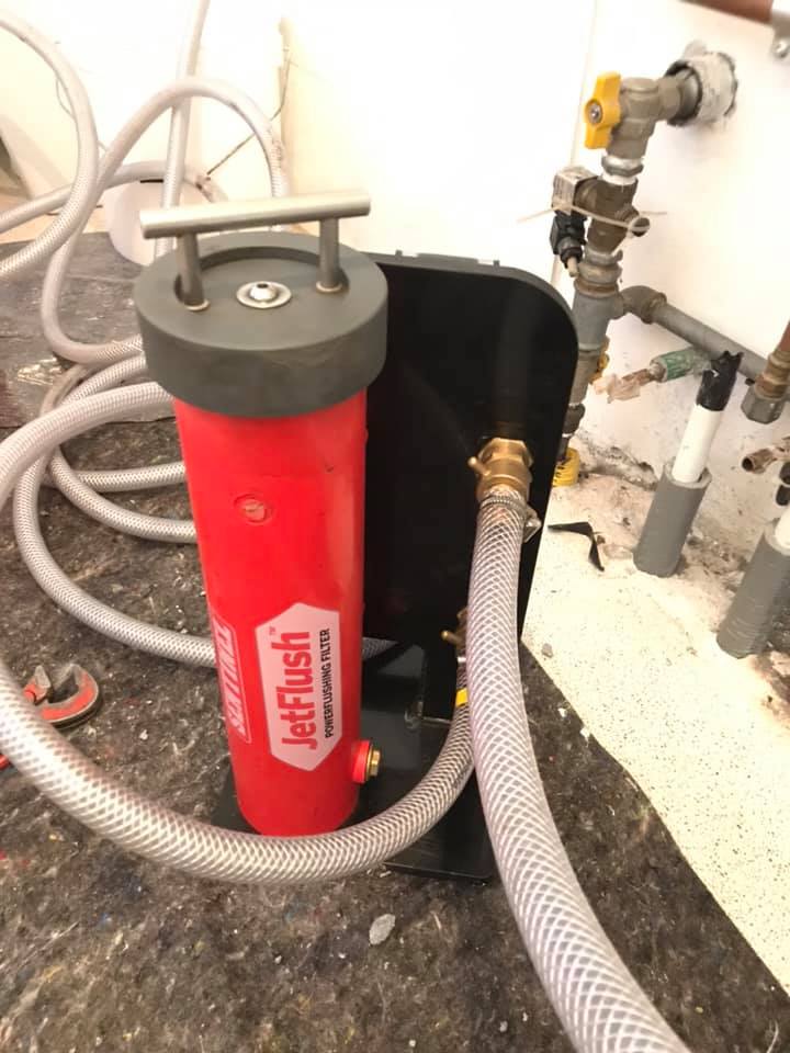 SentinelSol's tweet photo. Un buon lavaggio è la base di ogni buon risanamento: eliminando i detriti si evitano rischi di corrosione e si preserva la vita utile dello scambiatore. Usando #X800, il magnete #JetFlushFilter insieme alla pompa #JetFlushRapid il risultato è garantito. #SentinelSolutions https://t.co/s8XeFS86IQ