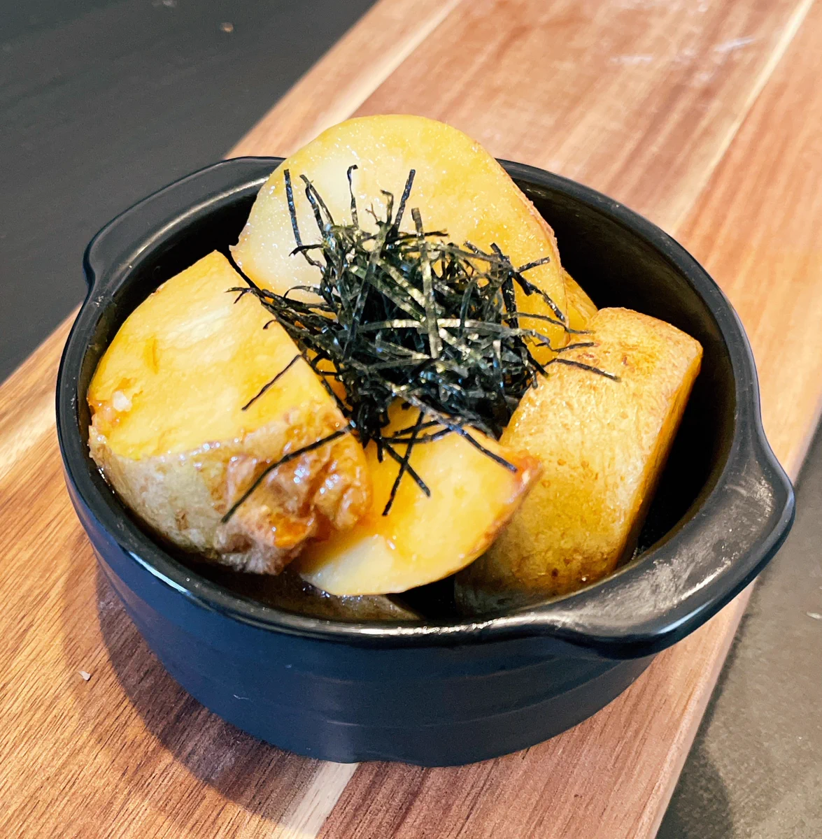 和風な味わいに仕上がるので刻み海苔と合う！電子レンジで簡単、じゃがバターのレシピ！