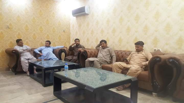 00011Khan's tweet photo. جنرل سیکریٹری پیپلز یوتھ ملیر فضل وہاب یوسفزئی نے پیپلز یوتھ آرگنائزیشن PS-90 جمعہ گوٹھ کے کارکن عبدلرحیم حمائتی سے ان کے چھوٹے بھائی مختیار حمائتی کی وفات پر گہرے دکھ کا اظہارکیا اور مغفرت کی دعا کی۔
@RashidKhaskhele @HaiderkhanPYO @JavedNLaghari @SandhIqbal @MPAMSajidJokhio https://t.co/NpwItiBQIl