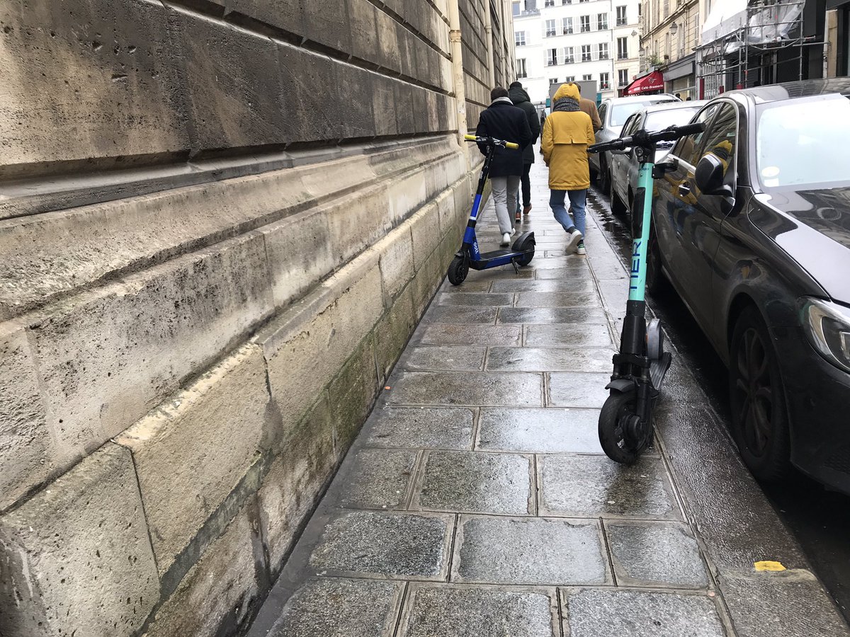 dagadag's tweet photo. Hello @dott_fr &amp; @tierscooters, quid d’éduquer vos utilisateurs ? Renforcer la communication sur la bonne utilisation de l’espace publique semble nécessaire ! https://t.co/2TF3KLGLO8