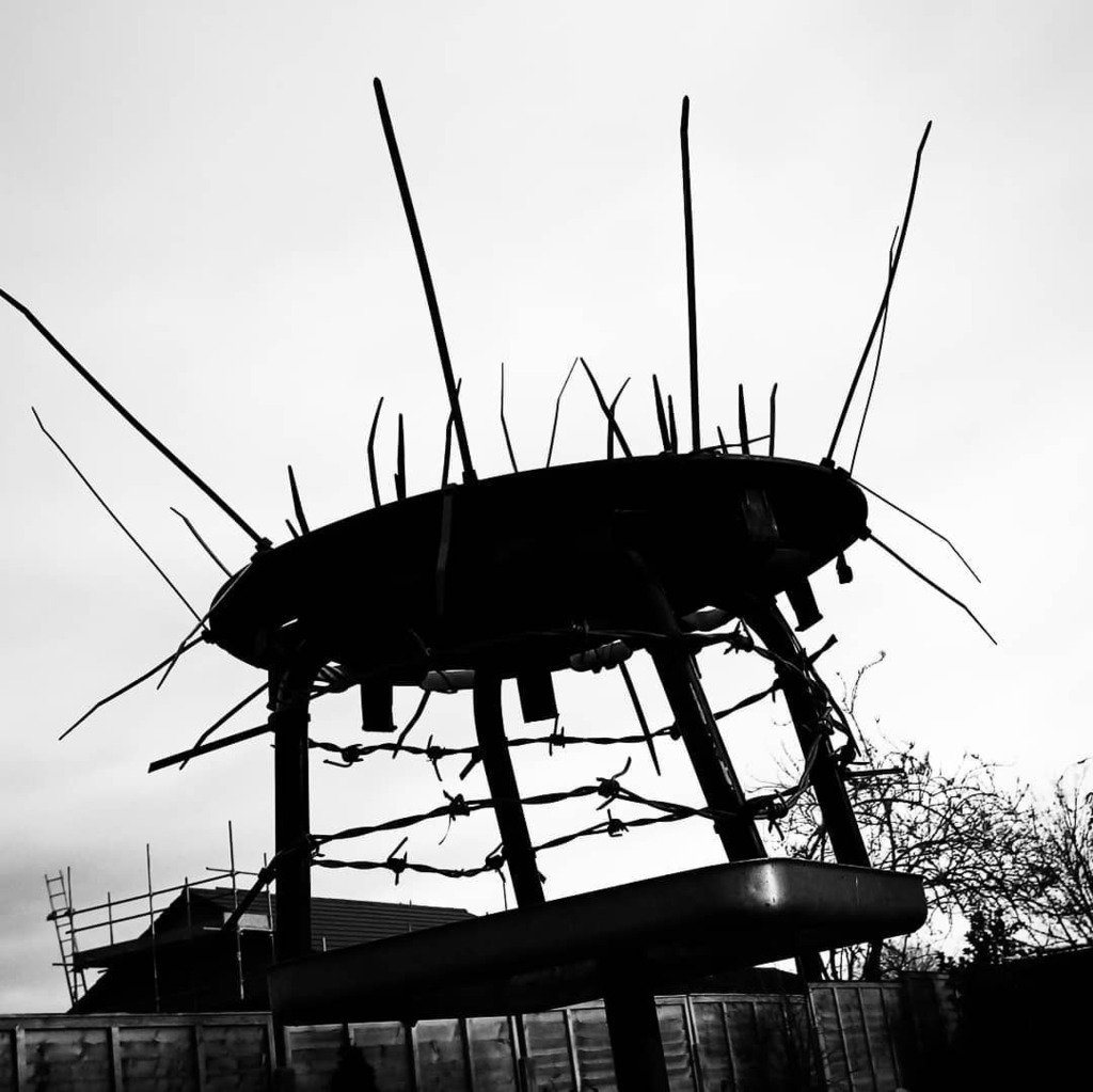 Midge_UK's tweet image. I've had to go nuclear against the fat Pigeon
#birdwatching #birdtablesofinstagram #birdtable #brutalist #zipties