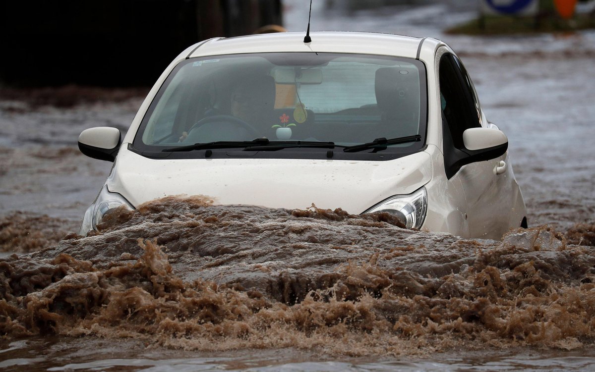 Telegraph's tweet image. In pictures: Storm Christoph - major incident declared

View the full gallery: telegraph.co.uk/news/0/storm-c…

📸: Darren Staples/Alamy Live News