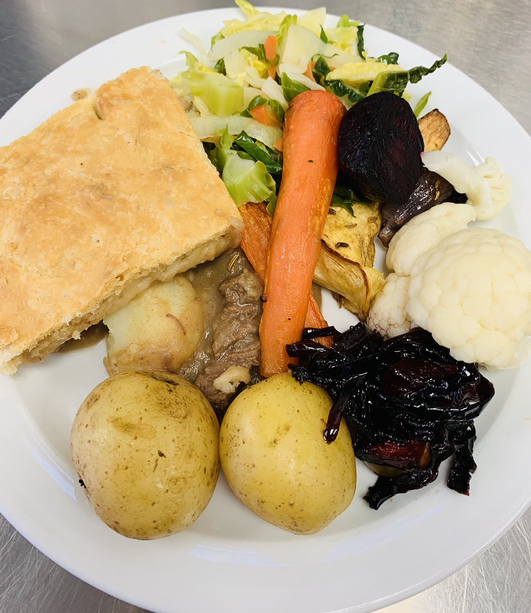cheftonymulgrew's tweet photo. individual Quorn suet pudding or meat and potato pie #schoollunch in house #catering @JeanetteOrrey @essentialcuisin @vegsoc @VegPowerUK @veg @QuornFoods @SheilaDillon @freshfieldsfood @PSCMagazine @CCateringMag https://t.co/lVEz6Xykud