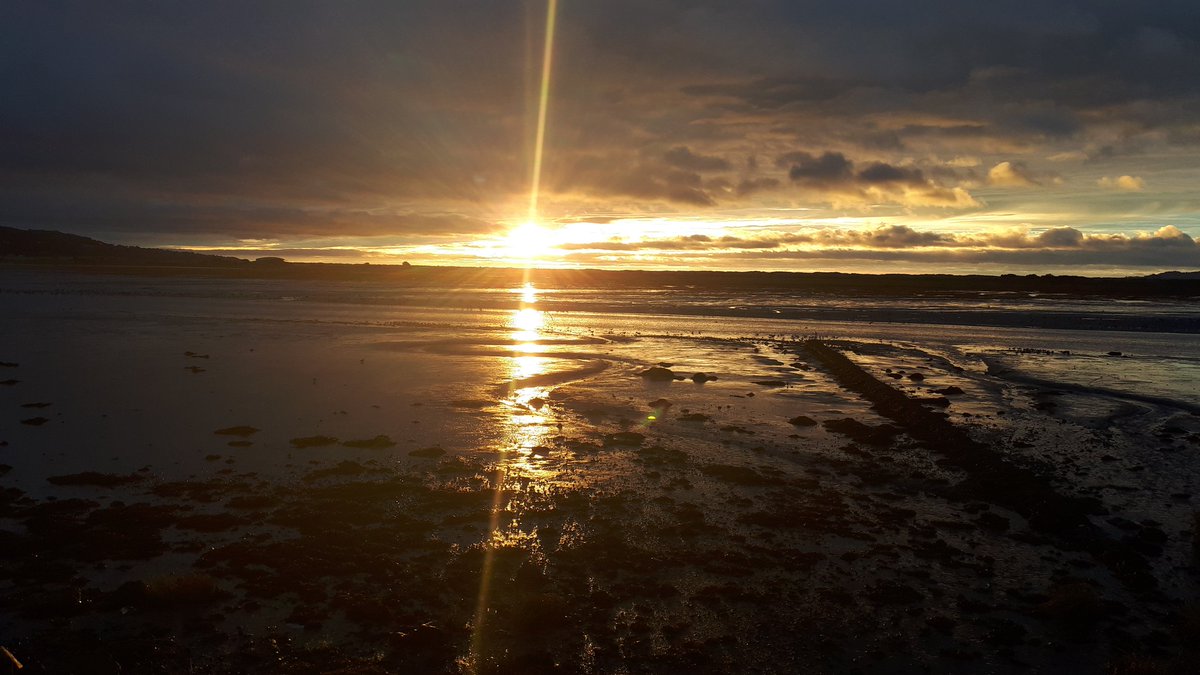 FoxeNicola's tweet photo. Day 19. Another virtual #ringofkerry walk for #100daysofwalking. Wet. Another beautiful sunrise. And a good old fashioned splash afterwards with the lil lad to bring smiles to a rainy day! #thelittlethings #puddlesplashing https://t.co/Y6sVjGRGCq
