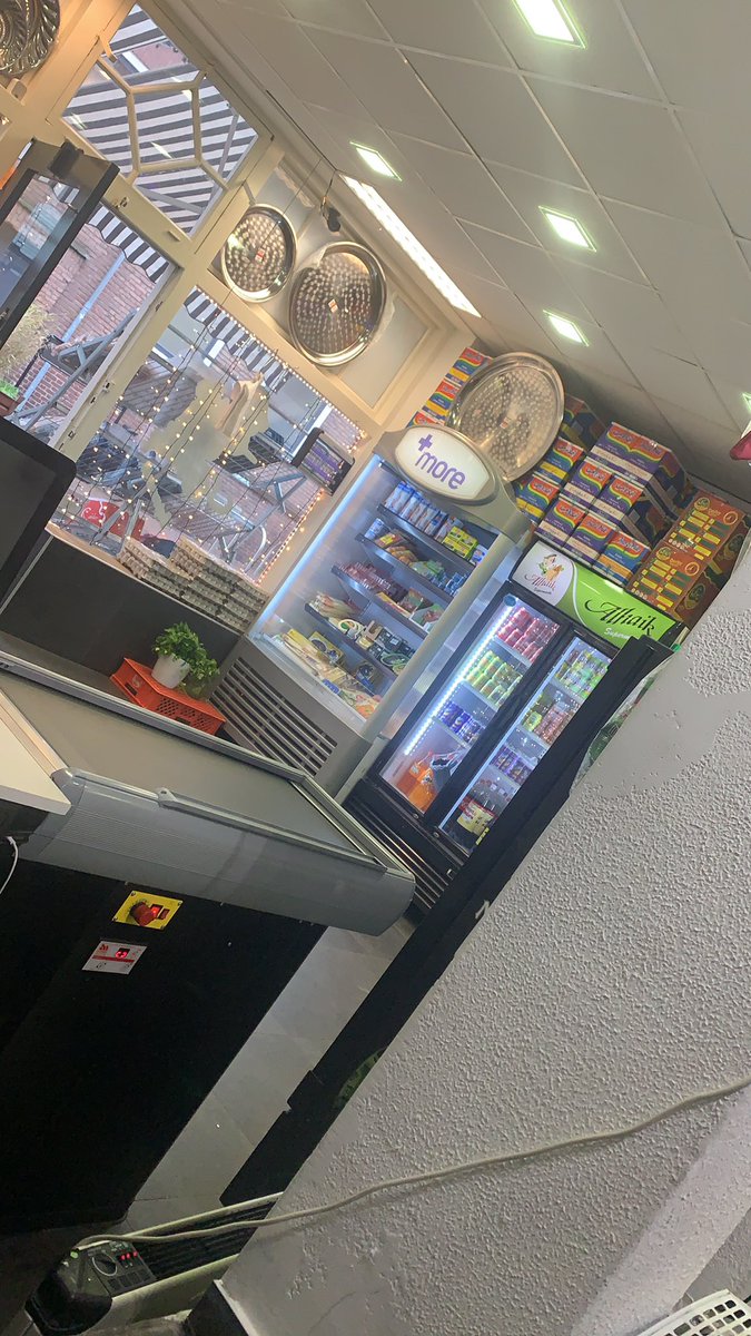 eefdbx's tweet image. Aangezien de kappers dicht zijn en me tijd toch wil benutten , ga ik in de supermarkt werken ( van dezelfde eigenaar ) 🛒🟢🥰 #work #coronatime