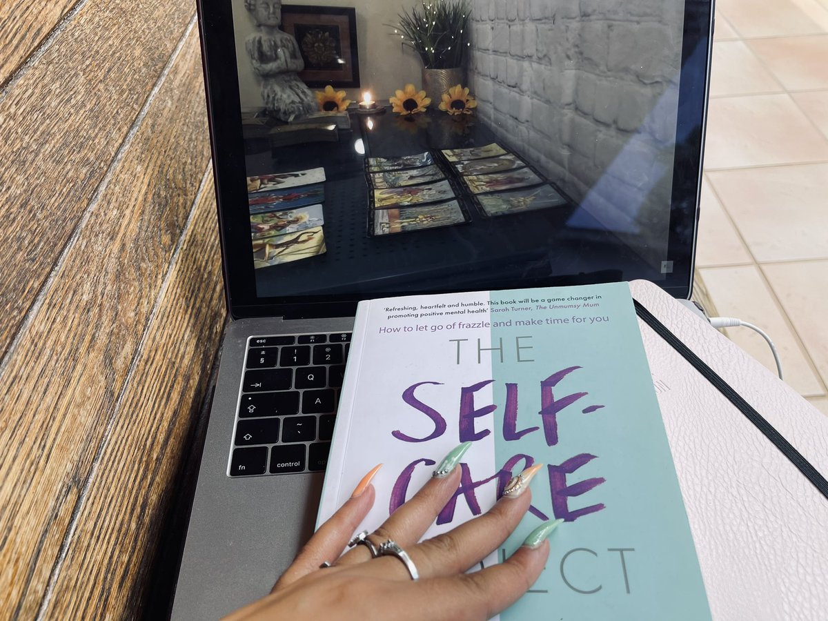 MamiLee_xx's tweet photo. This book has been helping me a lot. It’s called the self care project by Jayne Hardy. Growth and inner stability is my focus this year. I’m on page 42 and I already feel so much better. #TheSelfCareProject https://t.co/a7kEOsziIk