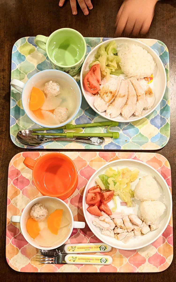 shihogohan's tweet photo. 献立のアイデアも材料も尽きて適当にお湯に放り込んだ鶏むね肉が、奇跡のプルプルしっとり。
たれは写真のものと砂糖とごま油を混ぜたら、とっても美味しかったよ。 https://t.co/xLm3M0aMT6
