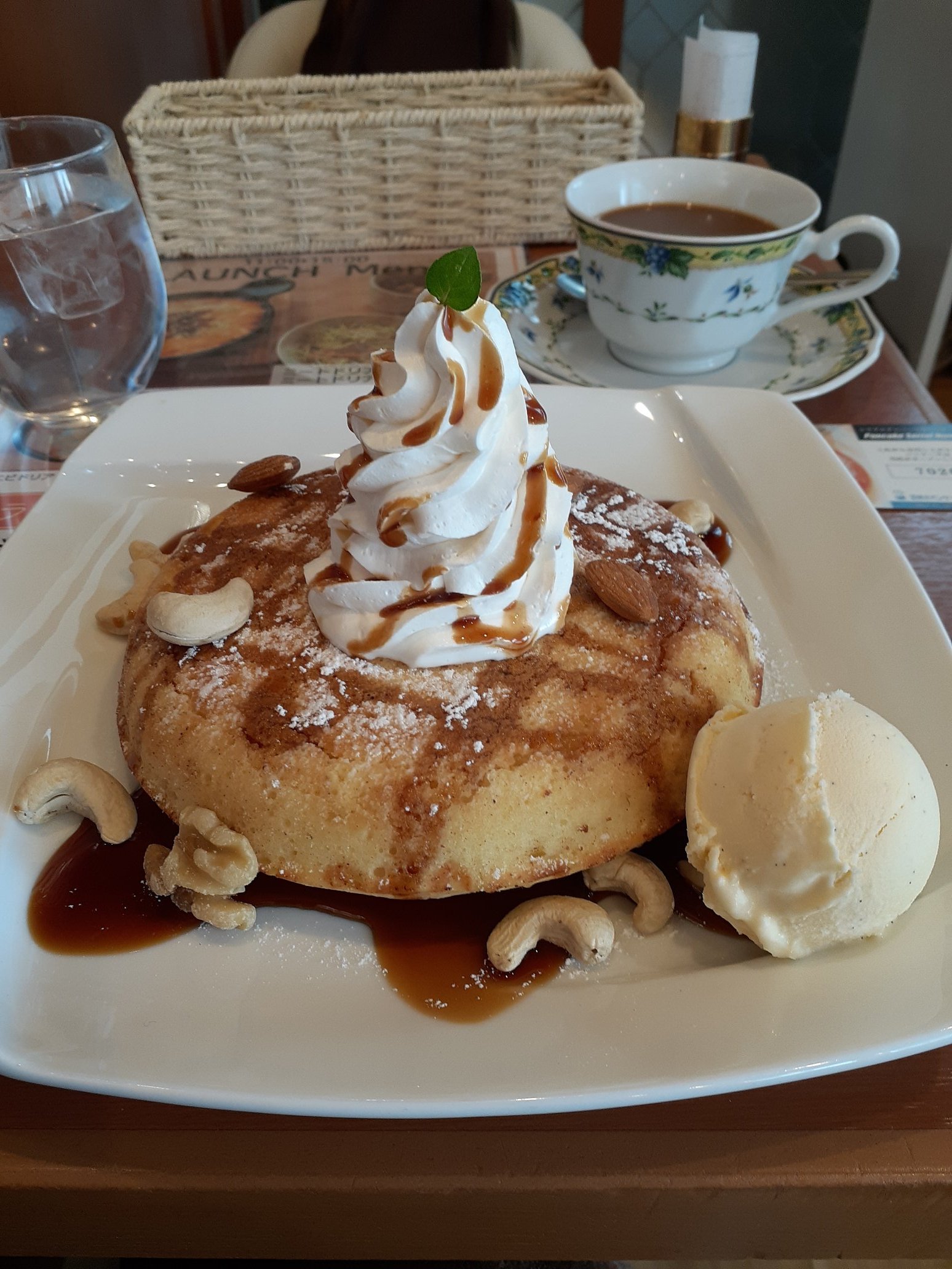 とっと4 青森県弘前市の窯焼きパンケーキ カフェpiyoのキャラメルナッツのパンケーキ初めて頂きました 結構ボリューミーで 美味しかったです T Co U4ubm3ibkr Twitter
