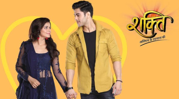 OurTVPlus's tweet photo. #SpoilerUpdates

#Shakti: #Virat explains #Heer about how much everyone loves her while she rejects to accept any relation and ask everyone to leave! Shyam and Virat argues for Heer.

Watch 8 PM only on #ColorsTV

Follow @OurTVPlus https://t.co/sU0JUROIH1