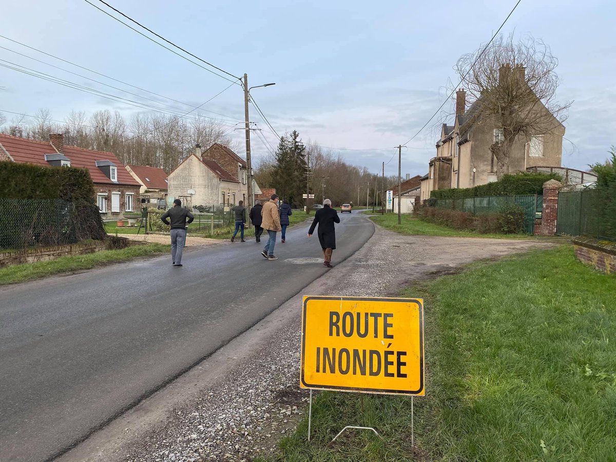 ASBFontaine's tweet photo. .@xavierbertrand a tenu à se rendre à #Appilly pour rencontrer le Maire Michel Léger et comprendre la question récurrente ces dernières années des #inondations qui menacent la commune cette semaine encore. Prochainement, une réunion sera organisée pour la protéger à long terme. https://t.co/UiXFgRhio8
