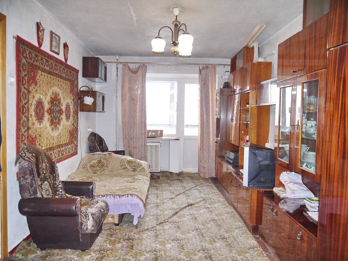 Продаётся 2-комнатная квартира, Большая Морская, р-н. Астории. 3-й этаж 5-этажного кирпичного дома, не угловая, на две стороны дома. Балкон, кухня, комната выходят во двор, другая комната на Б. Морскую. Общая площадь 42.5 кв. м., кухня - 5,5 м. кв.

srk.com.ua/nedvizhimost/p…