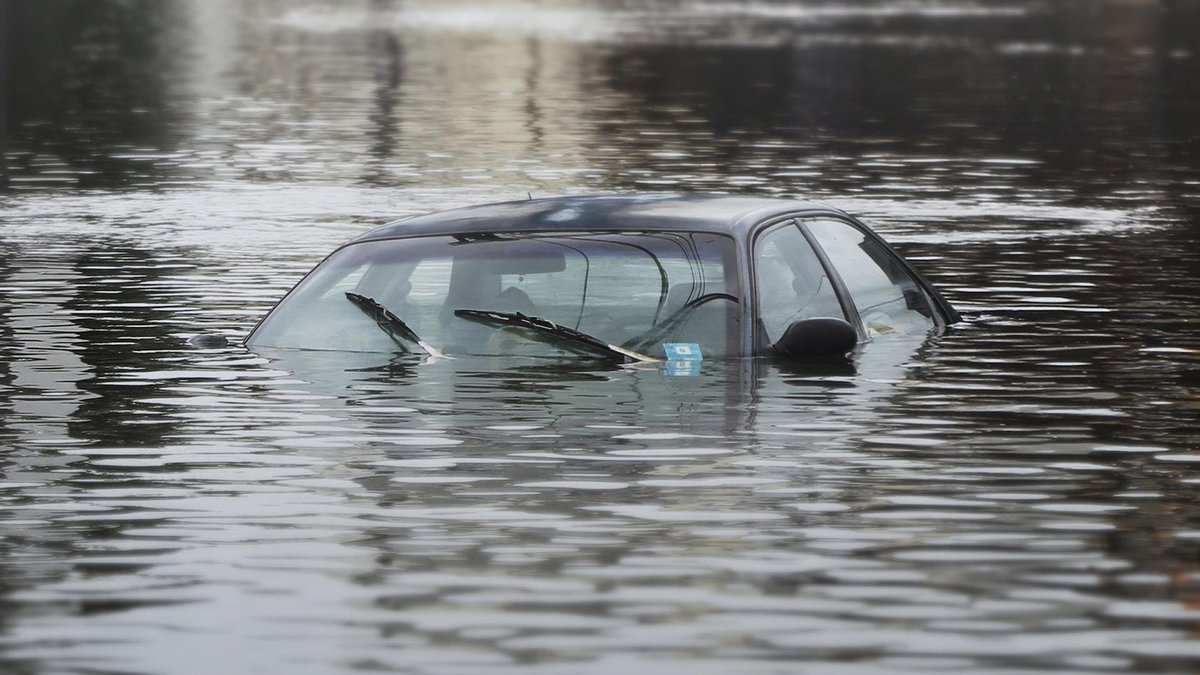 Please please please read the signs and be careful on flooded roads. #StormChristoph is on its way.  If the road is closed, it’s closed for a reason.  Turn around and go another way.  A 10 minute detour could save your life.  Trust me 🙏🏼🌧⛈💨🌩
