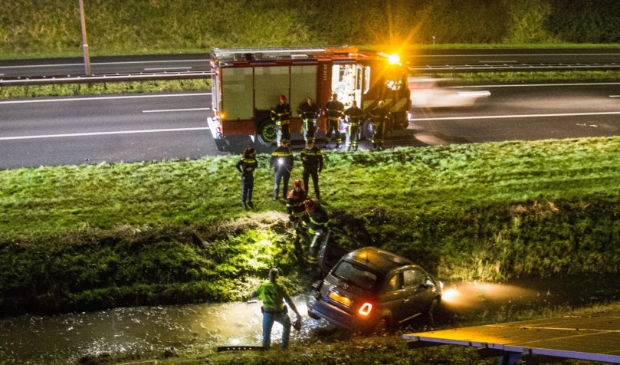 Automobilist raakt van A58 af en belandt in sloot bij Vosdonk - ..