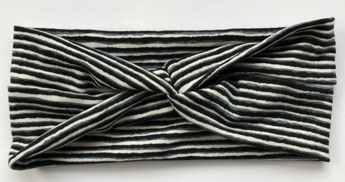 HHeadbandz's tweet photo. Good morning #earlybiz 
I have this soft jersey fabric, 
Black &amp; White Stripe Headband also available in navy and white, please browse my #etsyshop for more ..
#handmade #gifts 

https://t.co/wRvZzbY0Tt https://t.co/3BhE9nM3iE
