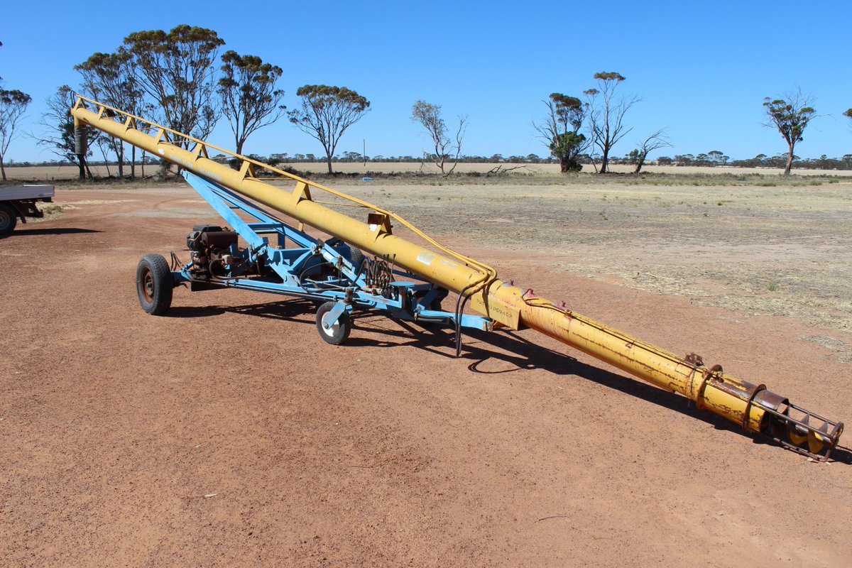 QuadeAgri's tweet photo. Turbo Flow 43ft, 8.5" self propelled auger https://t.co/58qFAzoqhe