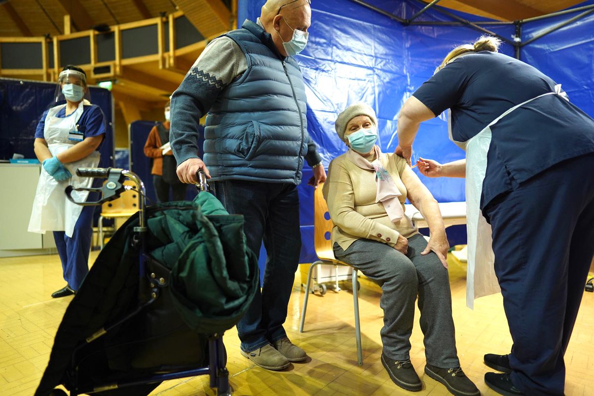 Super busy hosting media all day - thanks particularly to  @edwardjsault who broadcast live lunchtime and evening for  @BBCSouthNews and  @TristanPascoe who was on site super early for  @BBCRadioSolent! So important that we spread the news and encourage people to be vaccinated