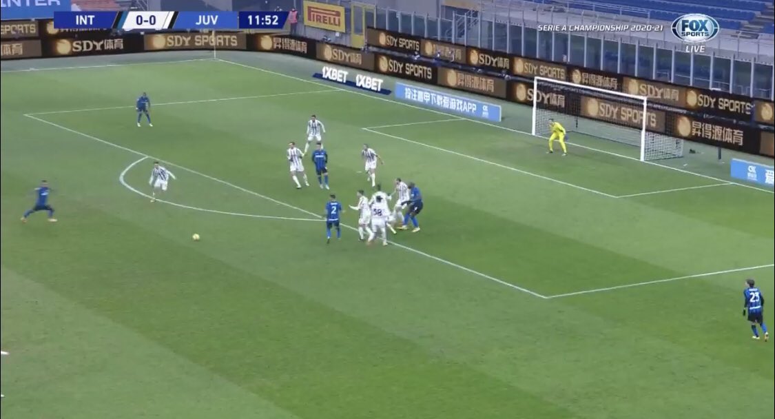 murriedhru's tweet photo. @UrboG @Sabry17412132 Immagini come questa si possono vedere nelle amichevoli estive ad essere buoni. Dopo 5 mesi e in un big match, purtroppo, sono un segnale molto preoccupante...Fuori dalla lotta scudetto a gennaio dopo aver investito fiumi di denaro sul mercato. Se permetti #Pirloout #Paraticiout https://t.co/jR7LU3BH2i