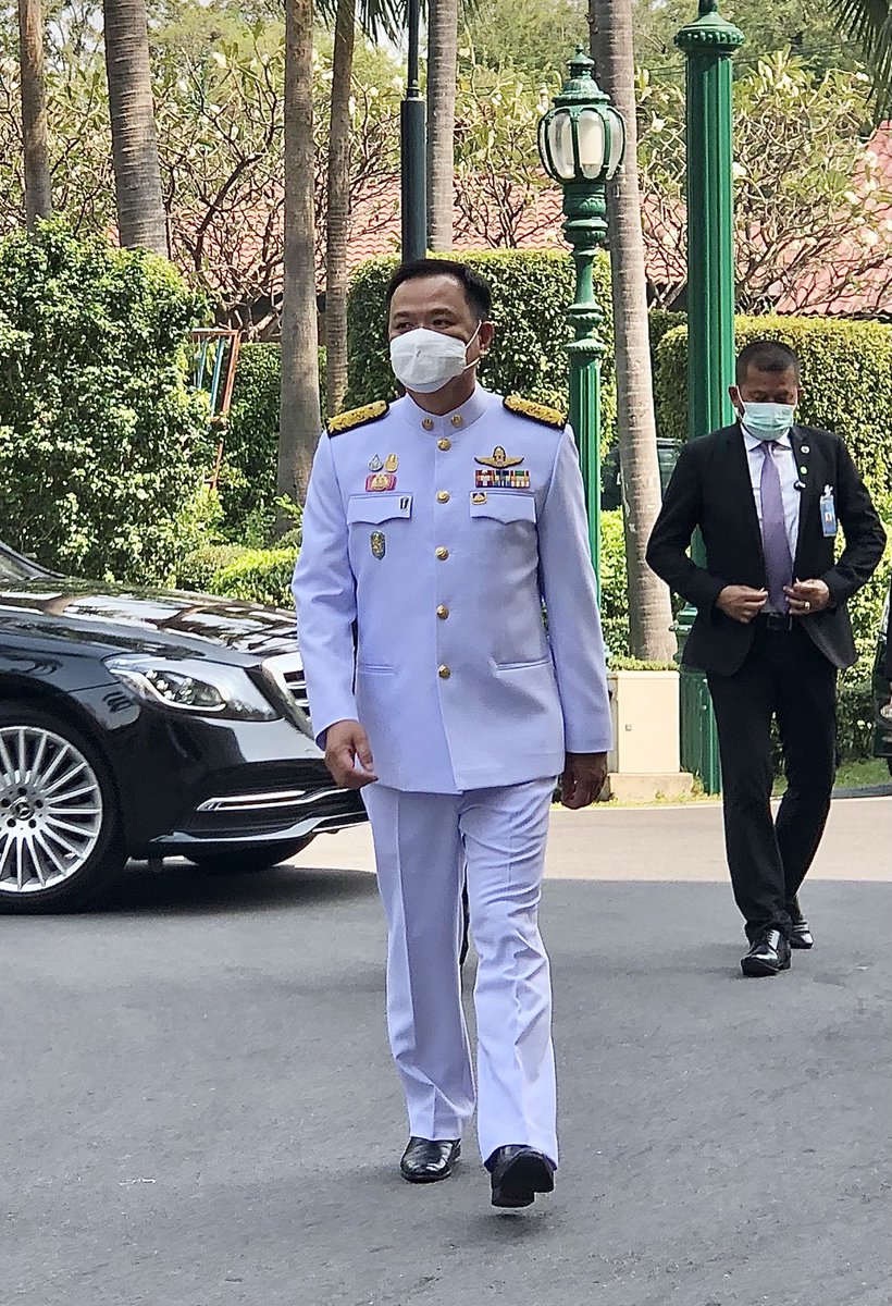 WassanaNanuam's tweet photo. สำนึกในพระมหากรุณาธิคุณ!!
.
นาย อนุทิน รองนายกฯและ รมว.สาธารณสุข กลับจากการรับพระราชทาน ชุดPPE จำนวน 7 แสนชุด และรถตรวจ2 คัน 

และ บ.สยามไบโอไซส์  มอบน้ำยา ตรวจหา���ชื้อ จำนวน5 แสนลิตร

https://t.co/trgQzrwoap https://t.co/UyMix9QiJI