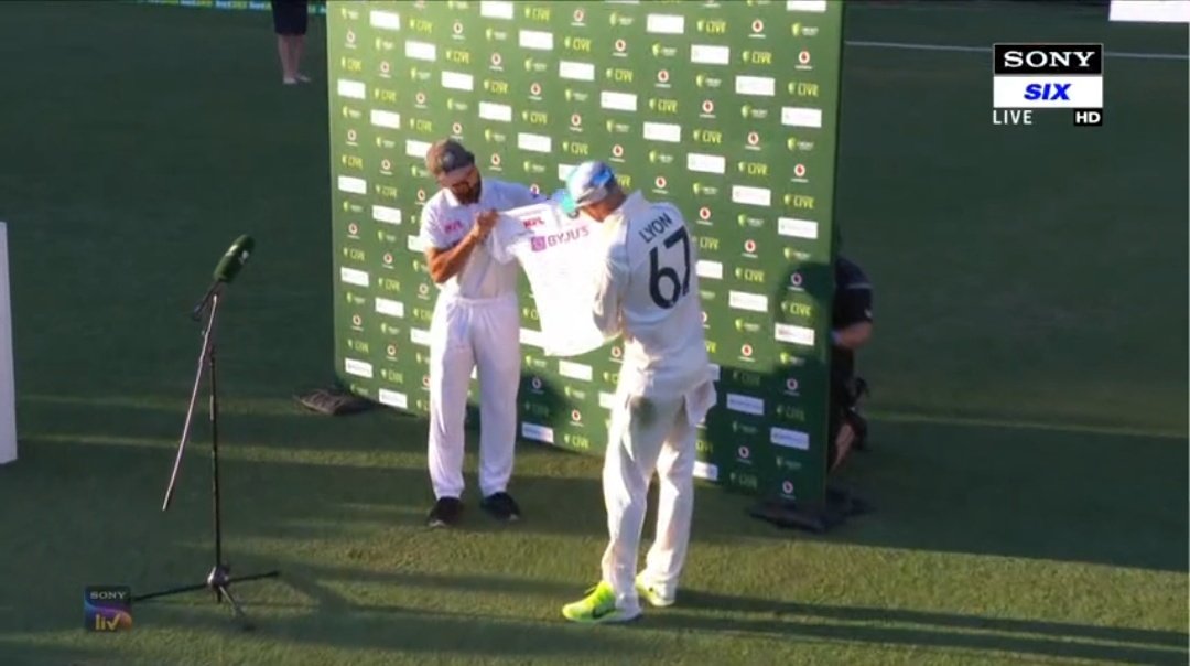 mufaddal_vohra's tweet photo. Ajinkya Rahane gave India's signed jersey to Nathan Lyon and congratulated him for his 100th Test. Top gesture by team India. https://t.co/UfcZwgOg6k