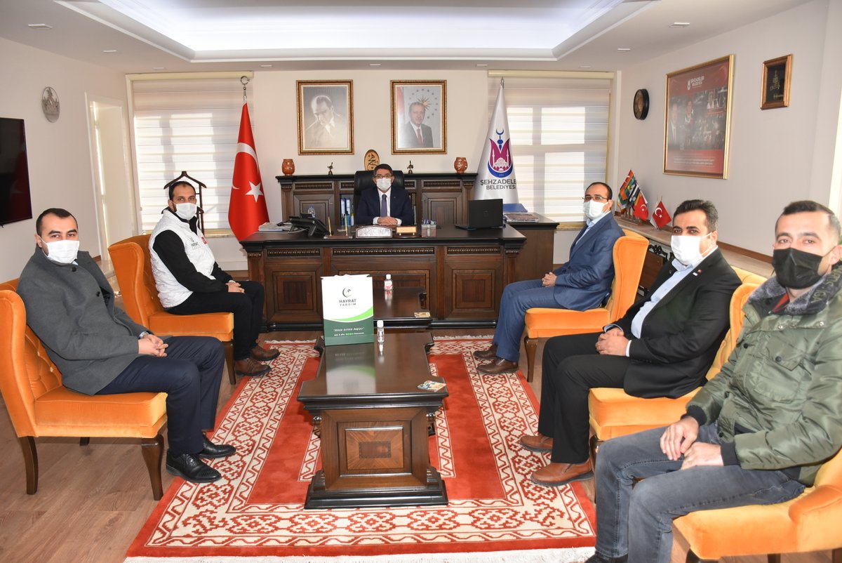 Hayrat Vakfı İzmir Şube Başkanı Hakan Taş, Manisa Temsilcisi Kemal Yalçın ve beraberindekileri belediyemizde misafir ettik. Nazik ziyaretleri için teşekkür ederim.