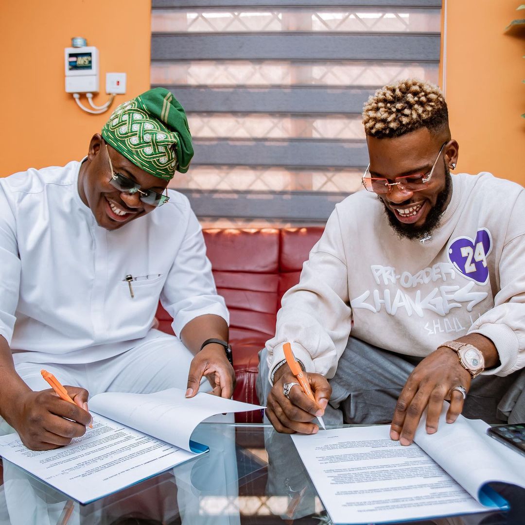 BRODAshaggiNG's tweet photo. Ambassador for the third time in a row! 💰😍.

Thank you @merrybetsports for the opportunity once again....Grateful 🙏🏻❤️. 

Oya Hit me !😁🌸 https://t.co/KMwr3H8z6v