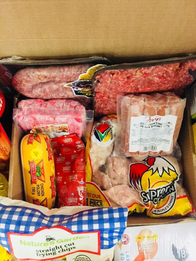 Zar_Ntseto's tweet photo. To address the challenge of food insecurity @HamperSa is back for our student groceries. 

Working hours for orders - 8AM to 11AM Monday to Saturday. Your hamper gets delivered on the same day and it is free. 

       - 🖇 - 078 079 7084 https://t.co/iksycJCM4A
