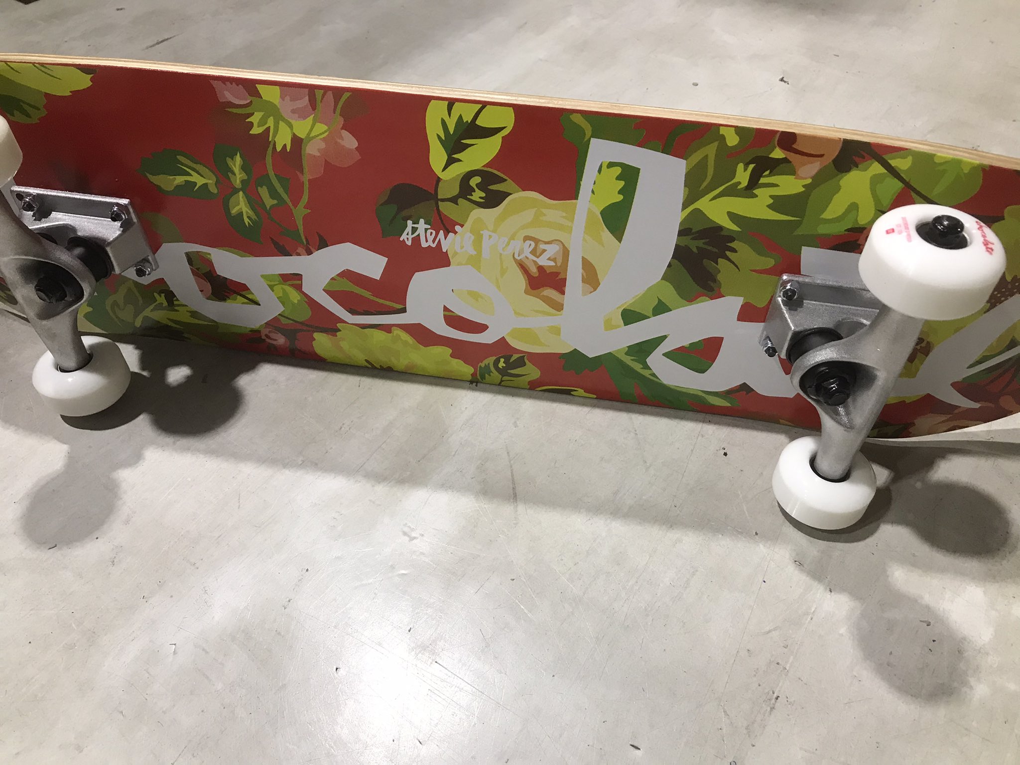 Questons クエストン Chocolate Stevie Perez Comp 7 5 Amp 8 1 12 600 Tax スケボー スケートボード Sk8 キッズスケーター スケボーキッズ スケートパーク スケボー専門店 スケボーがなんでもそろう スノーボード専門店 京セラドーム
