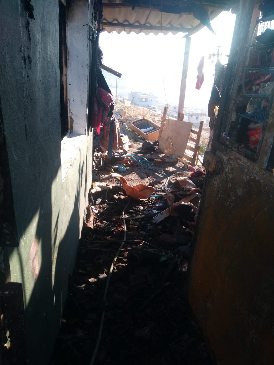 <a href="/ahbap_izmir/">ahbap İzmir</a> <a href="/ahbapplatformu/">Ahbap Platformu</a> <a href="/haluklevent/">Haluk Levent ( Ahbap Ekibi )</a>

İzmirin Torbalı ilçesi Kuşçuburun köyünde yaşamakta olan ŞINIĞ ailesinin evi yanmış olup şu an kullanılamayacak haldedir her türlü yardımlara açıklar. Ulaşırsanız bireysel olarak yardım toplayan öğretmenlere sizi ulaştırabilirim..